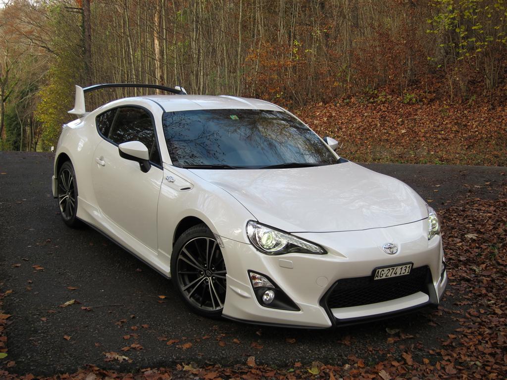 Тойота gt86 белая