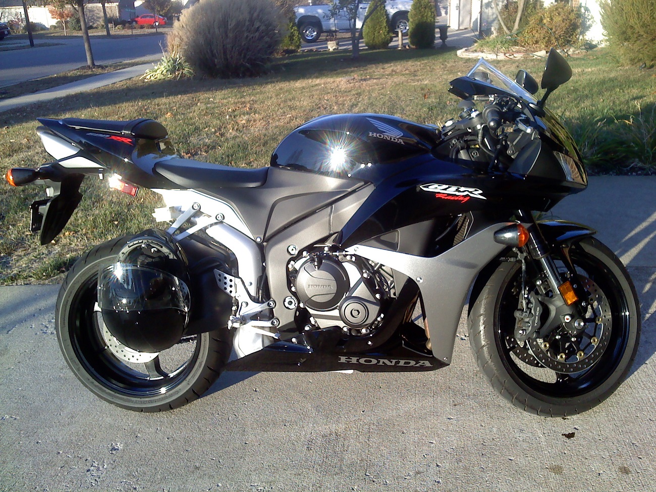 Name:  CBR 600RR#1.jpg
Views: 874
Size:  627.0 KB